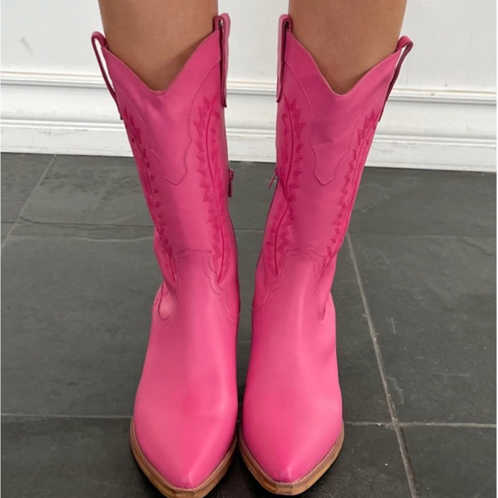 Matisse Mylie Fuchsia Heeled Boots